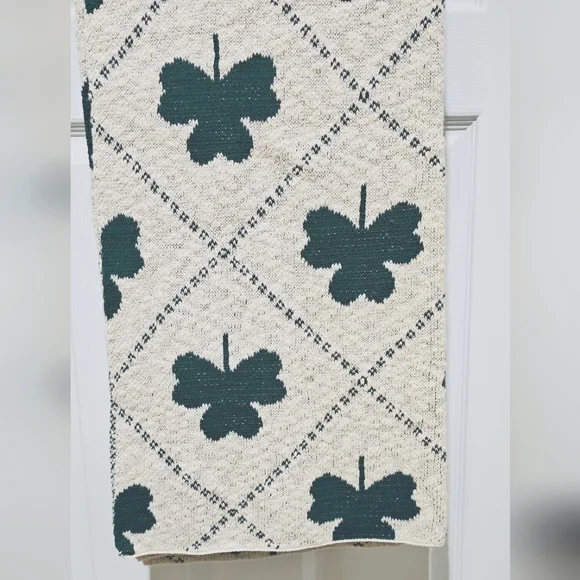 LUCKY LANE Three Leaf Clover Decorative Throw - 50" x 60" - Cream/Green - Picture 3 of 4
